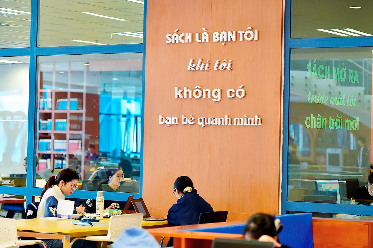 Thư viện điện tử 11 triệu USD, triệu cuốn sách tại Trường ĐH Kinh tế Quốc dân có gì đặc biệt? ảnh 22 Khám phá thư viện trường đại học sở hữu triệu cuốn sách
