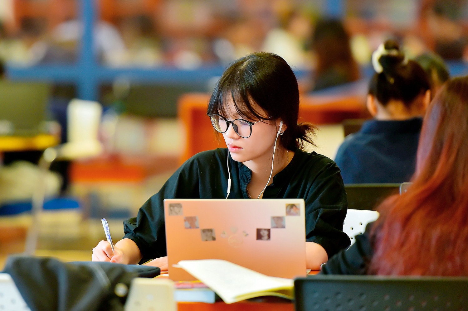 Thư viện điện tử 11 triệu USD, triệu cuốn sách tại Trường ĐH Kinh tế Quốc dân có gì đặc biệt? ảnh 17 Khám phá thư viện trường đại học sở hữu triệu cuốn sách