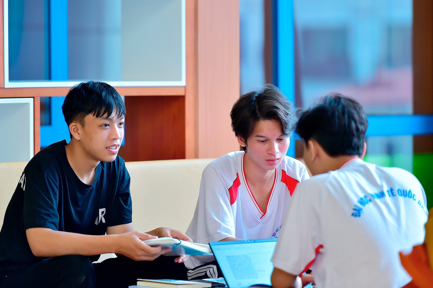 Thư viện điện tử 11 triệu USD, triệu cuốn sách tại Trường ĐH Kinh tế Quốc dân có gì đặc biệt? ảnh 12 Khám phá thư viện trường đại học sở hữu triệu cuốn sách
