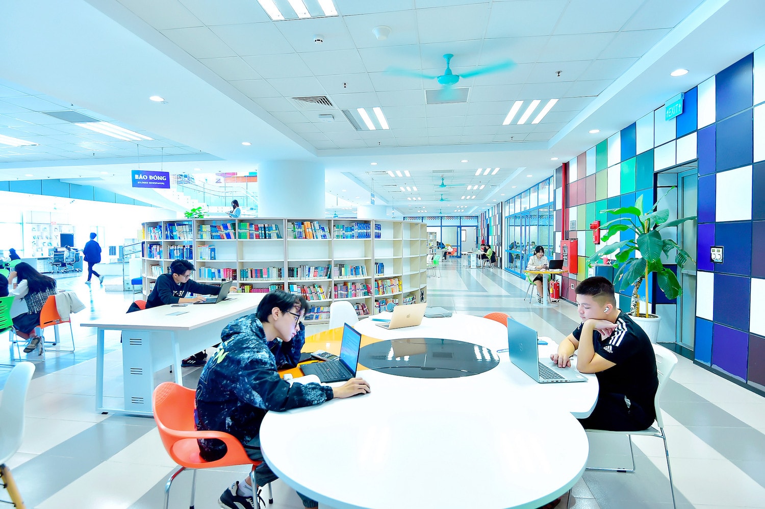 Thư viện điện tử 11 triệu USD, triệu cuốn sách tại Trường ĐH Kinh tế Quốc dân có gì đặc biệt? ảnh 10 Khám phá thư viện trường đại học sở hữu triệu cuốn sách