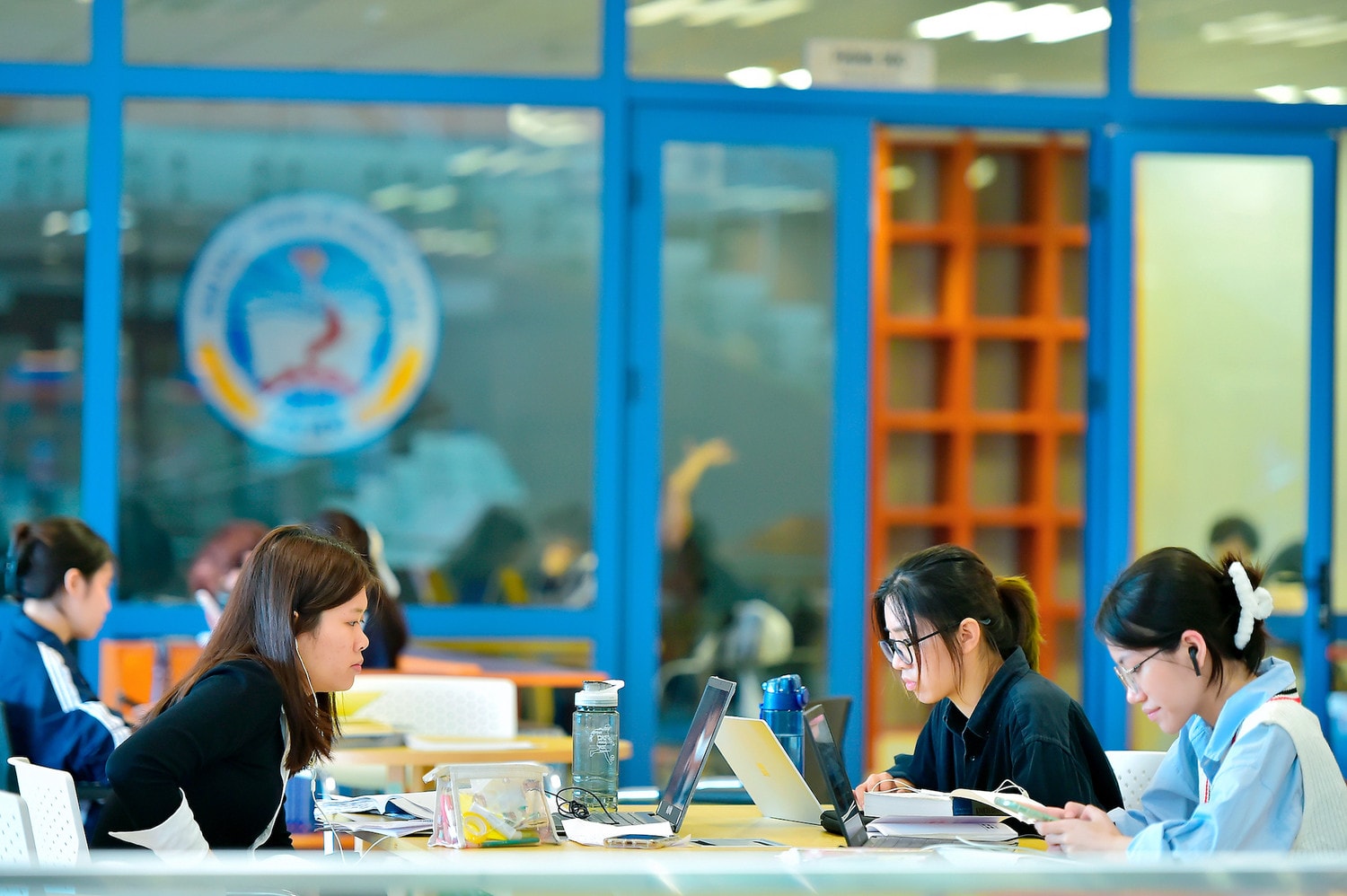 Thư viện điện tử 11 triệu USD, triệu cuốn sách tại Trường ĐH Kinh tế Quốc dân có gì đặc biệt? ảnh 13 Khám phá thư viện trường đại học sở hữu triệu cuốn sách