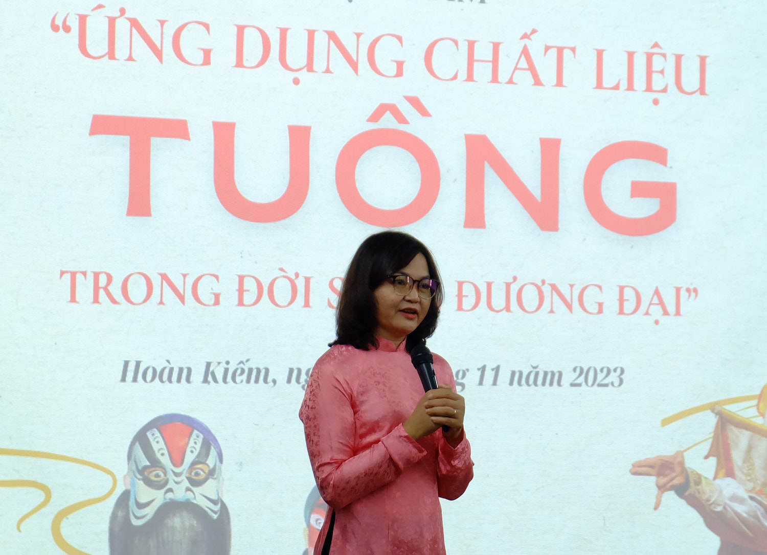 Bà Trần Thị Thúy Lan, Phó Trưởng ban Ban Quản lý hồ Hoàn Kiếm và Phố cổ Hà Nội phát biểu khai mạc tọa đàm Đưa nghệ thuật Tuồng vào đời sống đương đại -0