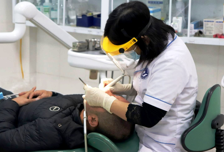Rối loạn vi khuẩn khoang miệng, giảm tuần hoàn máu vì hút thuốc lá -0
