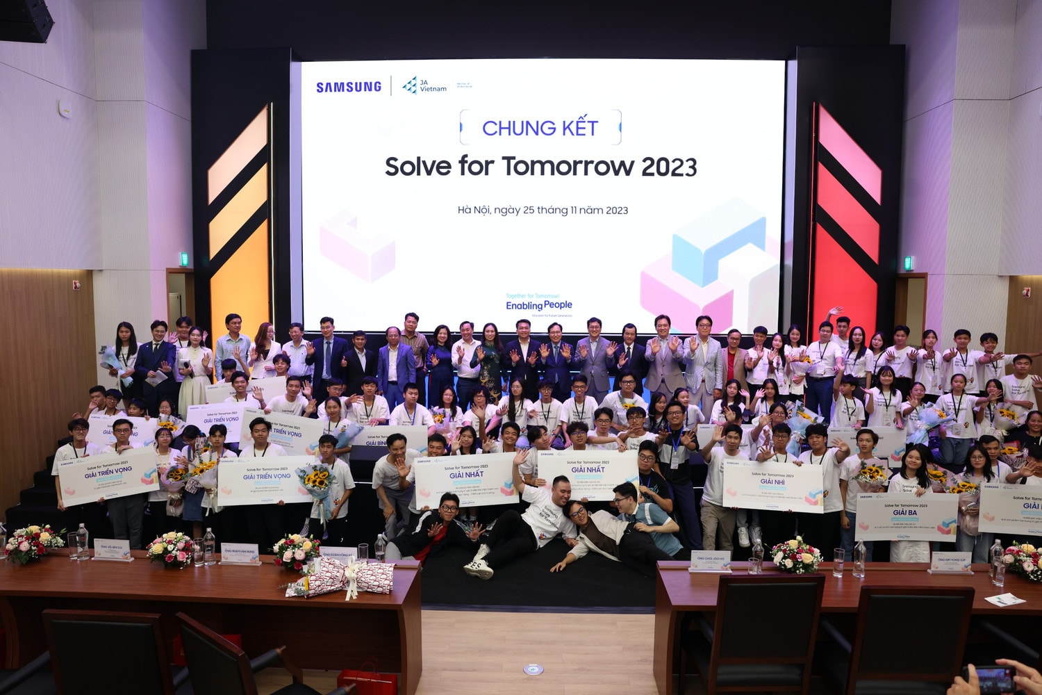 Dự án chế tạo robot đánh giá đất trồng lúa giành giải nhất cuộc thi Solve for Tomorrow 2023 -0