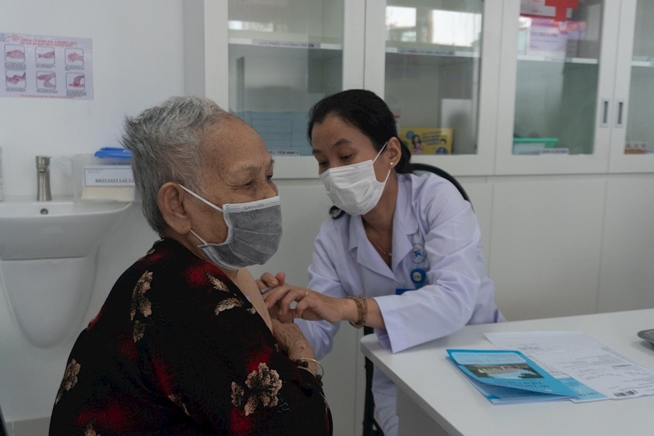 TP. Hồ Chí Minh: Mở trung tâm tiêm chủng vaccine dành cho người lớn tuổi -0