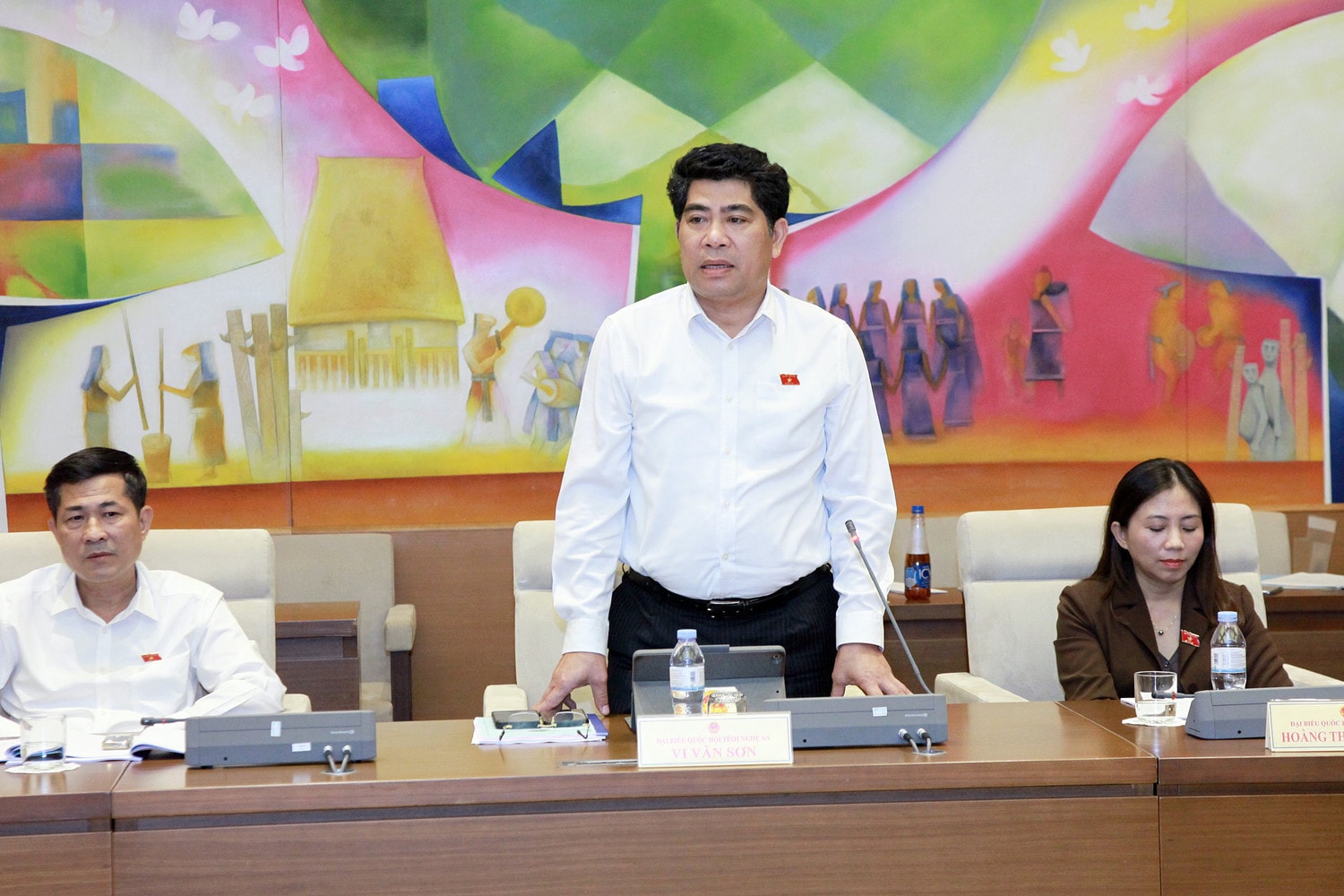 ĐBQH Vi Văn Sơn phát biểu. Ảnh: Khắc Ngọc Đoàn ĐBQH tỉnh Nghệ An triển khai chương trình hoạt động năm 2024 -0