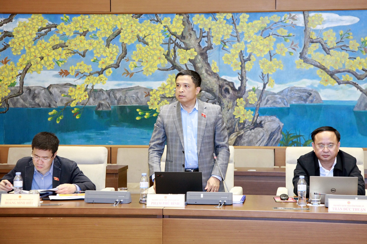 ĐBQH Phạm Phú Bình phát biểu. Ảnh: Khắc Ngọc Đoàn ĐBQH tỉnh Nghệ An triển khai chương trình hoạt động năm 2024 -0
