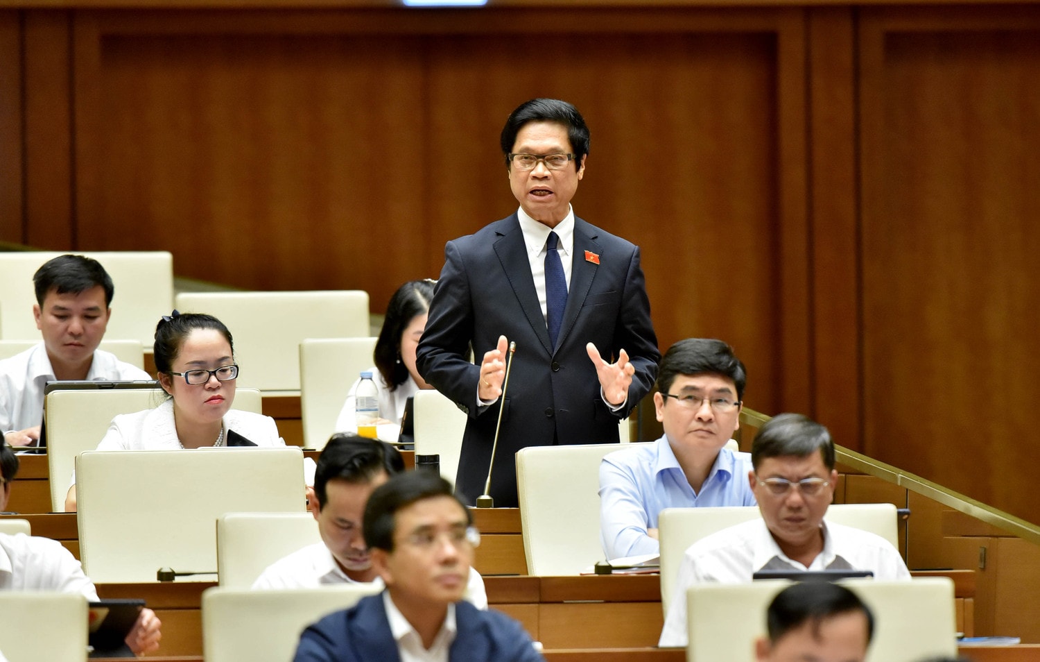 ĐBQH Vũ Tiến Lộc cho rằng chủ trương nâng vốn Nhà nước trong các dự án PPP cần quan tâm đến các dự án ở vùng sâu vùng xa. Ảnh: Hồ Long