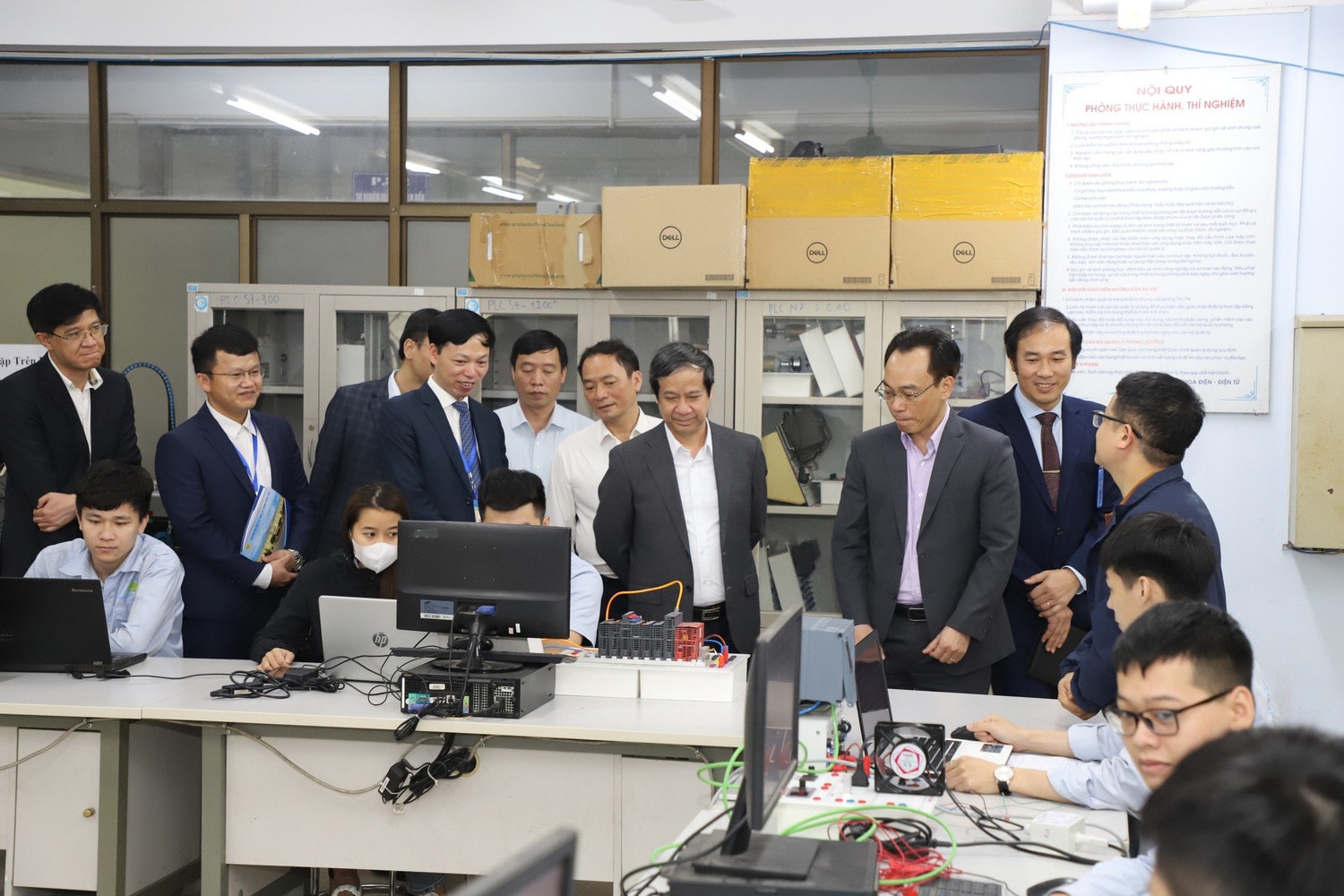 Trường ĐH Sư phạm Kỹ thuật Hưng Yên vươn lên xếp thứ 23 trong bảng xếp hạng top 100 trường đại học Việt Nam -0