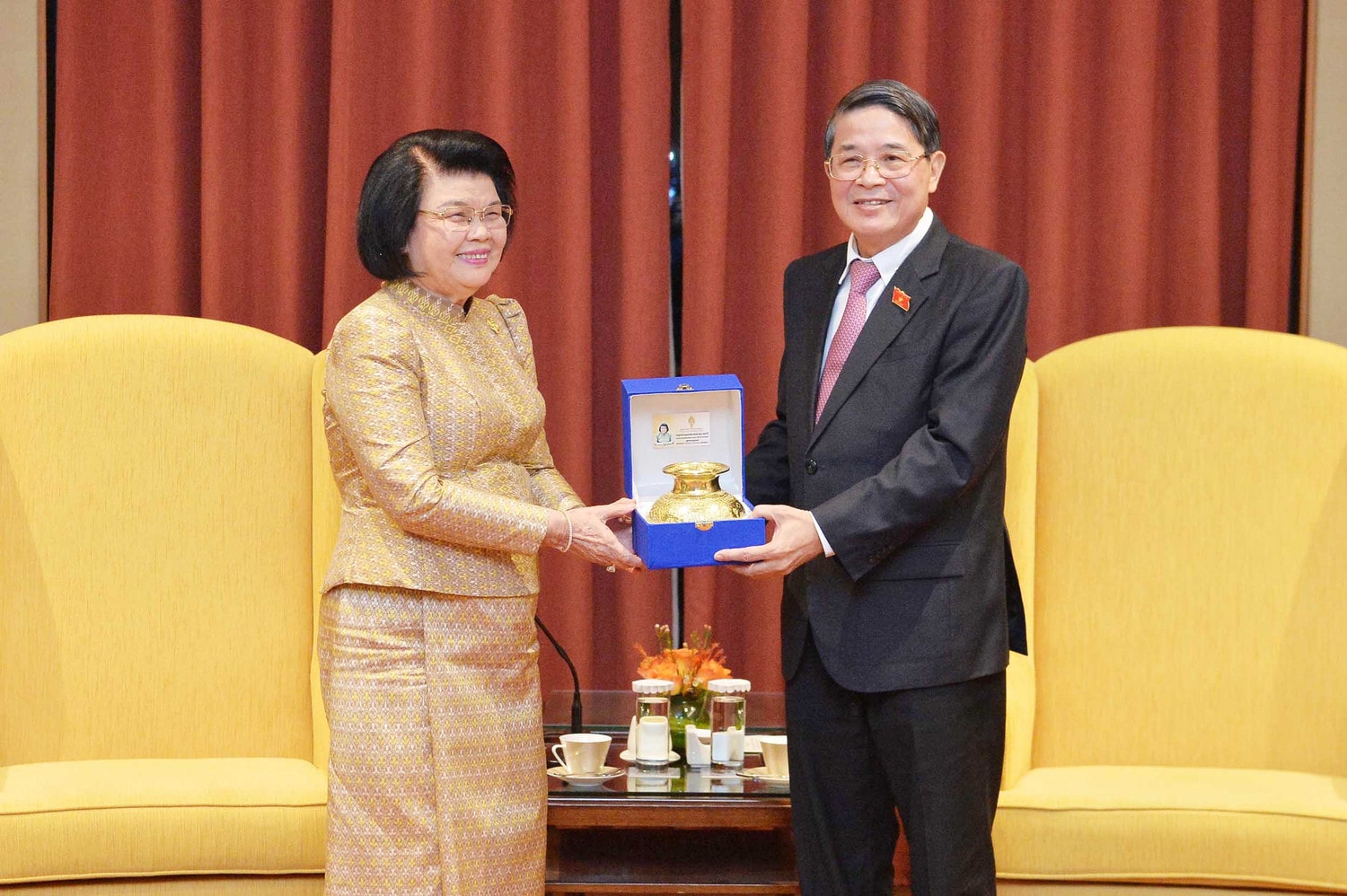 Chủ tịch Nhóm Nghị sĩ hữu nghị Việt Nam - Camphuchia Nguyễn Đức Hải chào xã giao Chủ tịch Quốc hội Campuchia Khuon Sudary