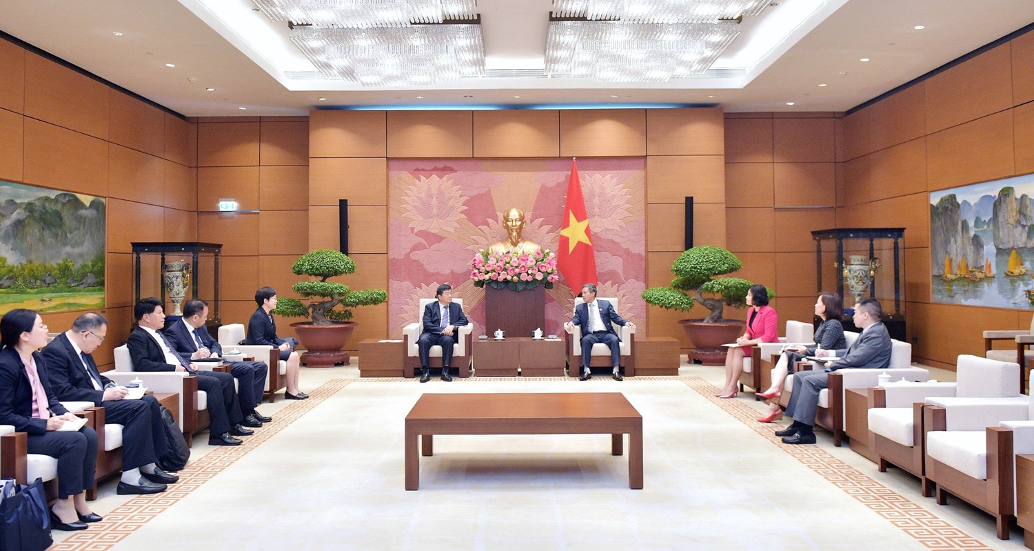 Phó Chủ nhiệm Ủy ban Quốc phòng và An ninh Nguyễn Hải Hưng tiếp Đoàn đại biểu Nhân đại Quảng Tây
