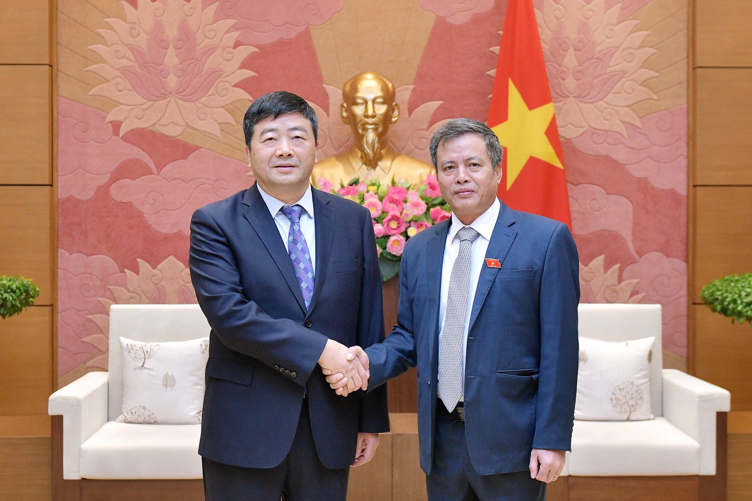 Phó Chủ nhiệm Ủy ban Quốc phòng và An ninh Nguyễn Hải Hưng tiếp Đoàn đại biểu Nhân đại Quảng Tây
