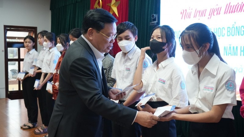 Tân Hiệp Phát tiếp tục nâng bước tới trường cho 150 học sinh vượt khó (NHỜ A/C ĐĂNG TẢI NGÀY 30/11/2023) -0