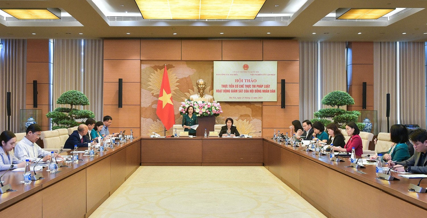 Ủy viên Trung ương Đảng, Trưởng Ban Công tác đại biểu, Phó Trưởng Ban Tổ chức Trung ương Nguyễn Thị Thanh phát biểu tại Hội thảo “Thực tiễn cơ chế thực thi pháp luật hoạt động giám sát của HĐND” - ẢNH THANH HẢI