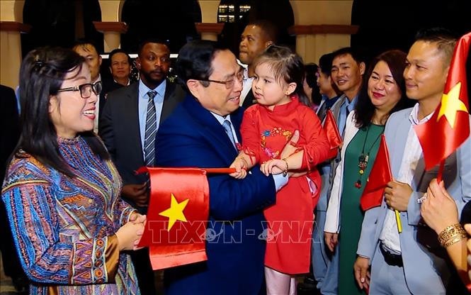Thủ tướng tới Dubai, bắt đầu tham dự COP28 và hoạt động song phương tại UAE -0