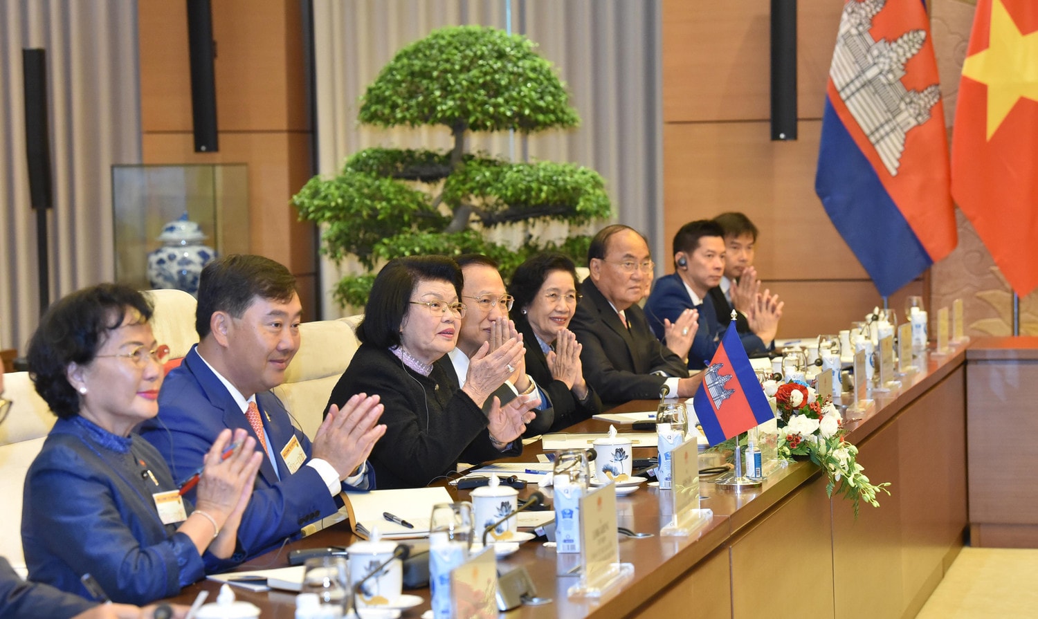 Chủ tịch Quốc hội Vương Đình Huệ đón, hội đàm với Chủ tịch Quốc hội Campuchia -0