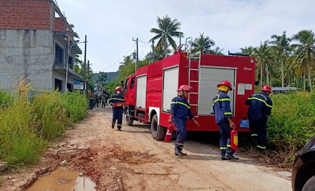 Bài 3: Tiến hành cưỡng chế di dời 2 ngôi mộ ra khỏi khu đất