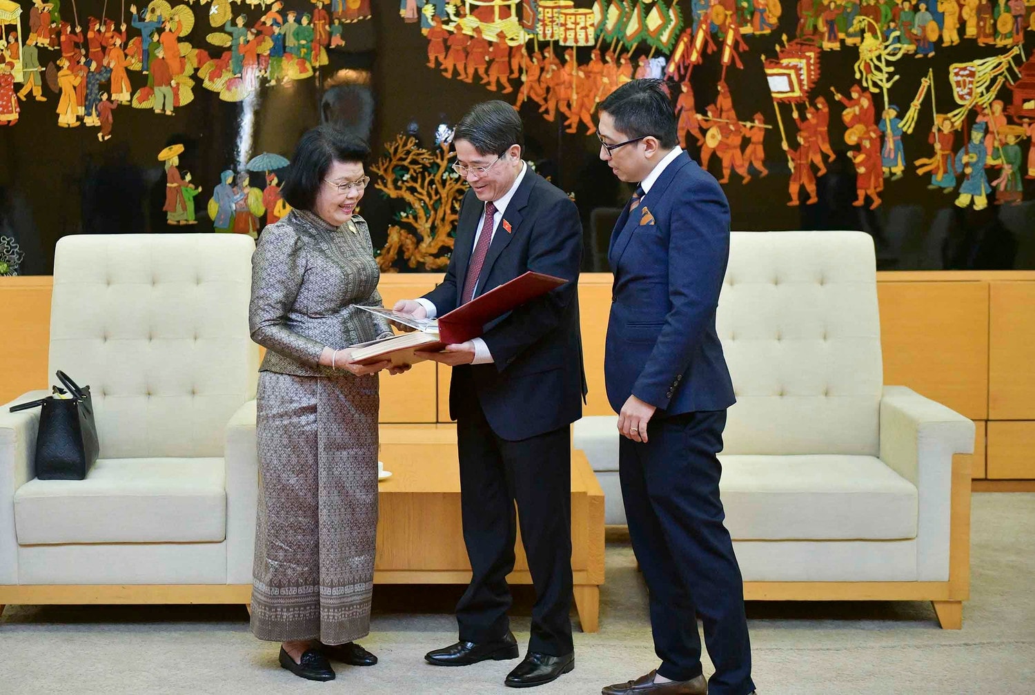 Phó Chủ tịch Quốc hội Nguyễn Đức Hải tiễn Chủ tịch Quốc hội Vương quốc Campuchia về nước -0