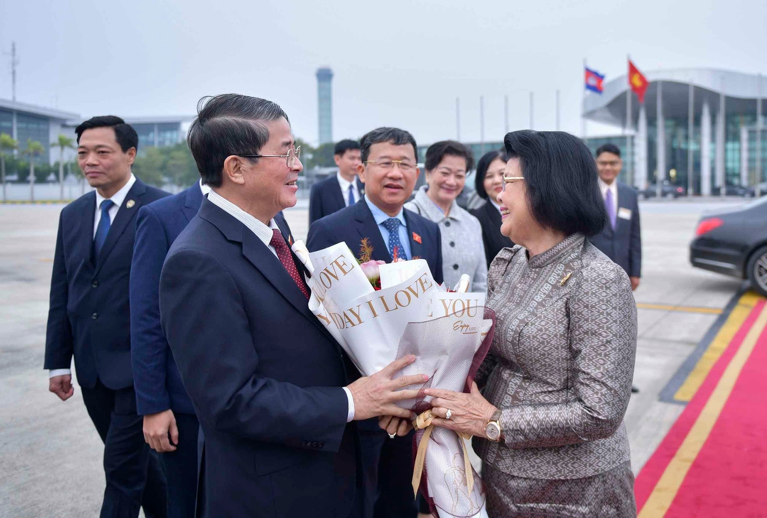 Phó Chủ tịch Quốc hội Nguyễn Đức Hải tiễn Chủ tịch Quốc hội Vương quốc Campuchia về nước -0