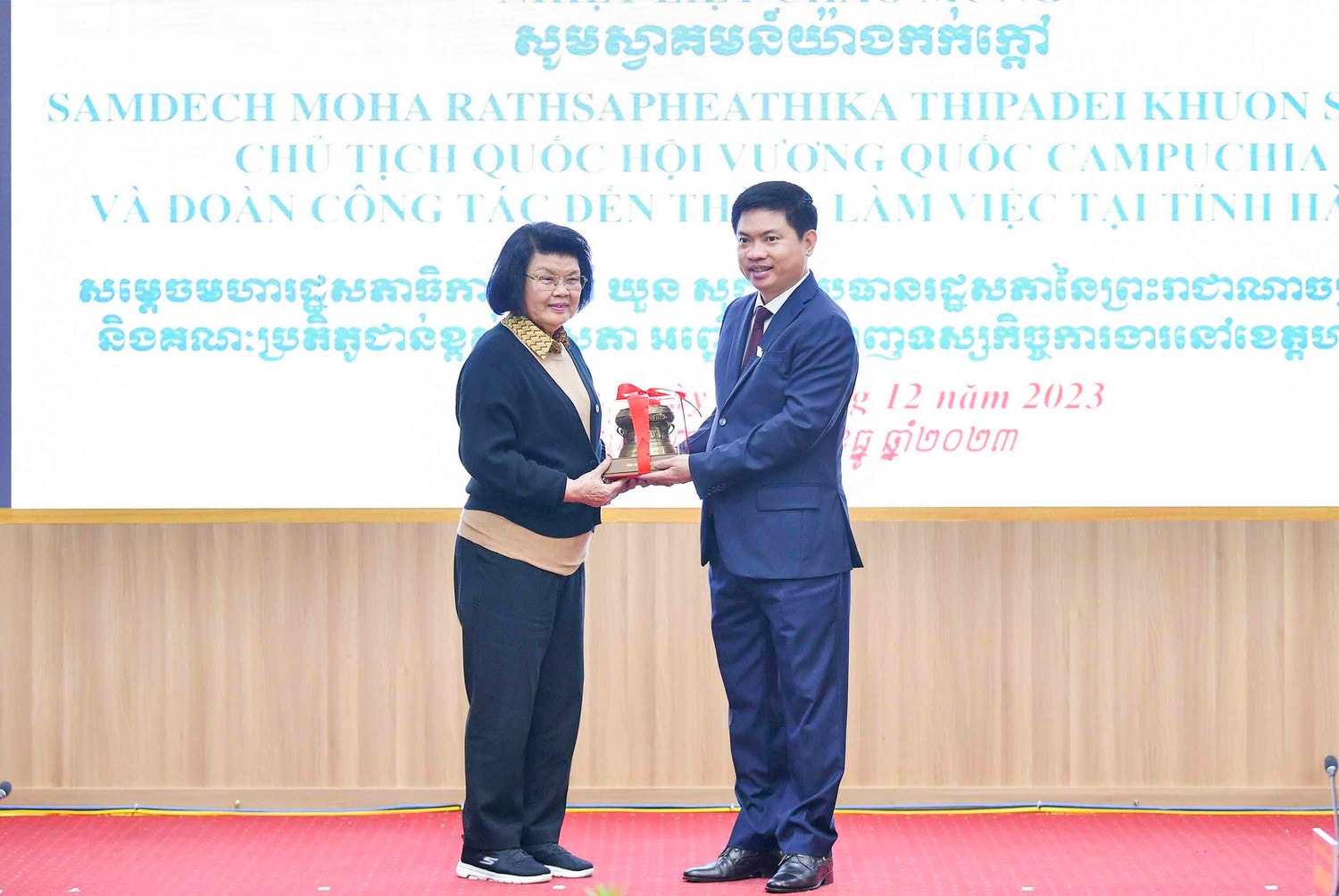Chủ tịch Quốc hội Campuchia thăm, làm việc tại Hà Nam -0