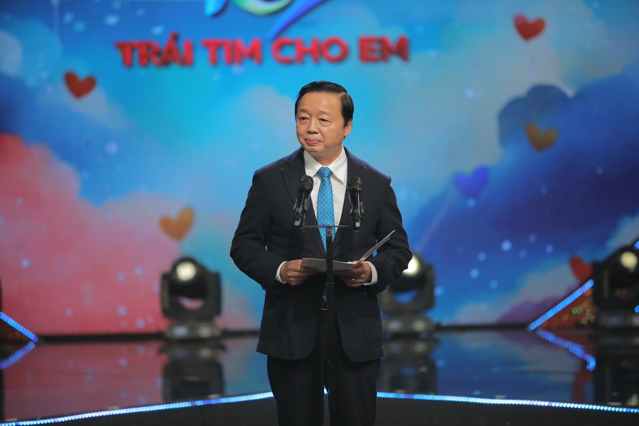 Hơn 31 tỷ đồng ủng hộ mổ tim trong đêm gala 15 năm 
