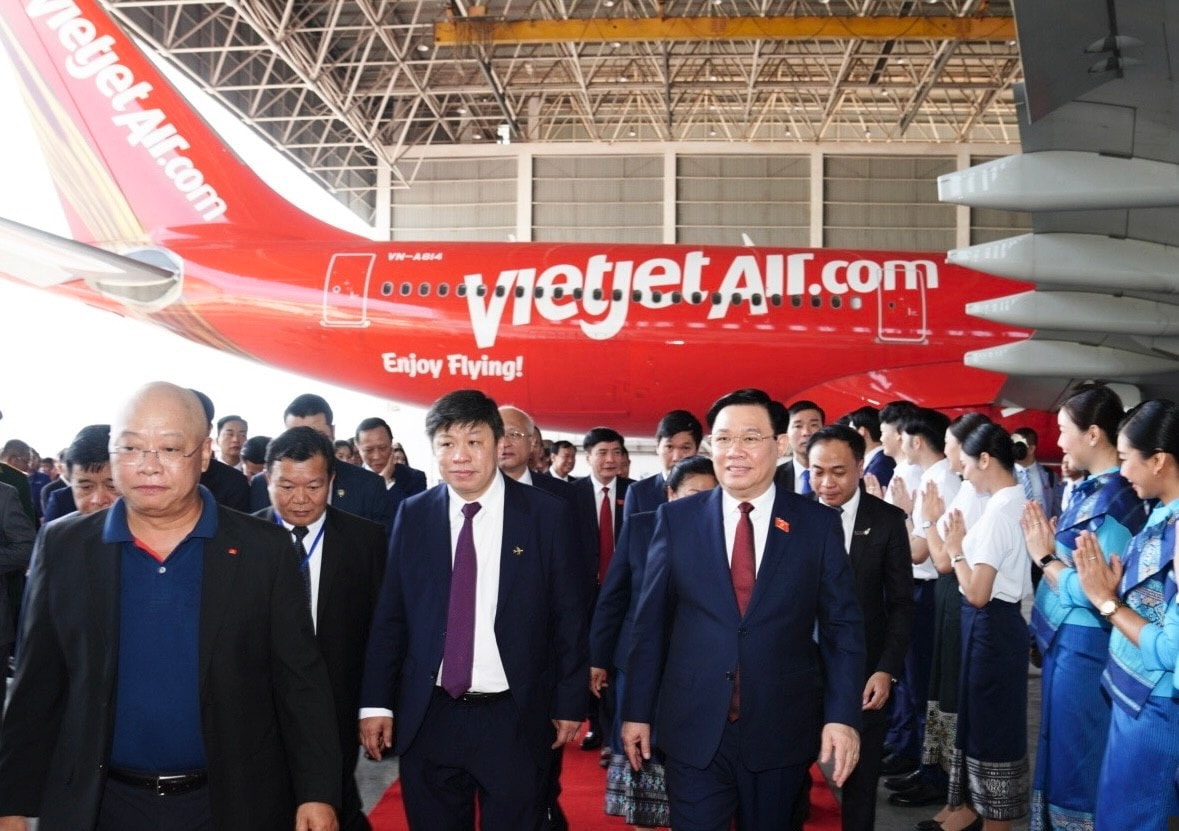 Chủ tịch Quốc hội Vương Đình Huệ dự Lễ ký kết hợp tác toàn diện giữa Vietjet và Lao Airlines -0