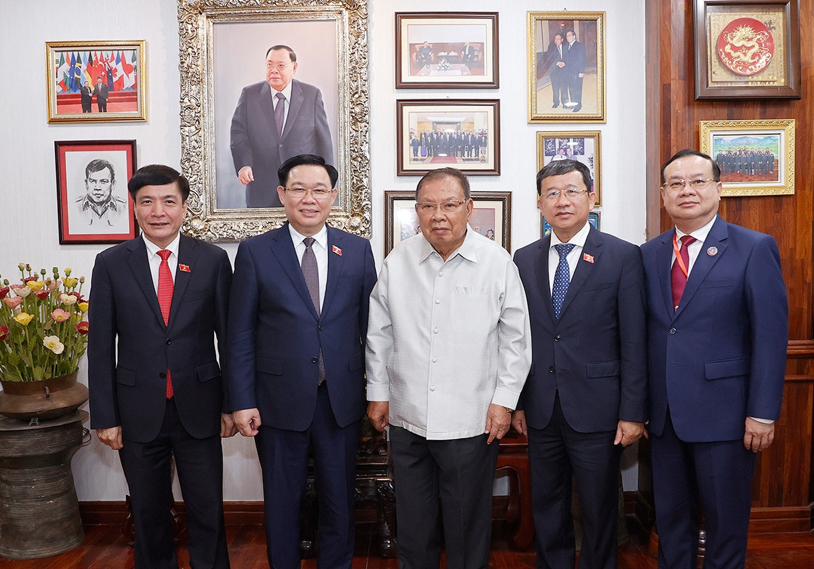 Chủ tịch Quốc hội Vương Đình Huệ thăm các nguyên lãnh đạo cấp cao của Lào -0