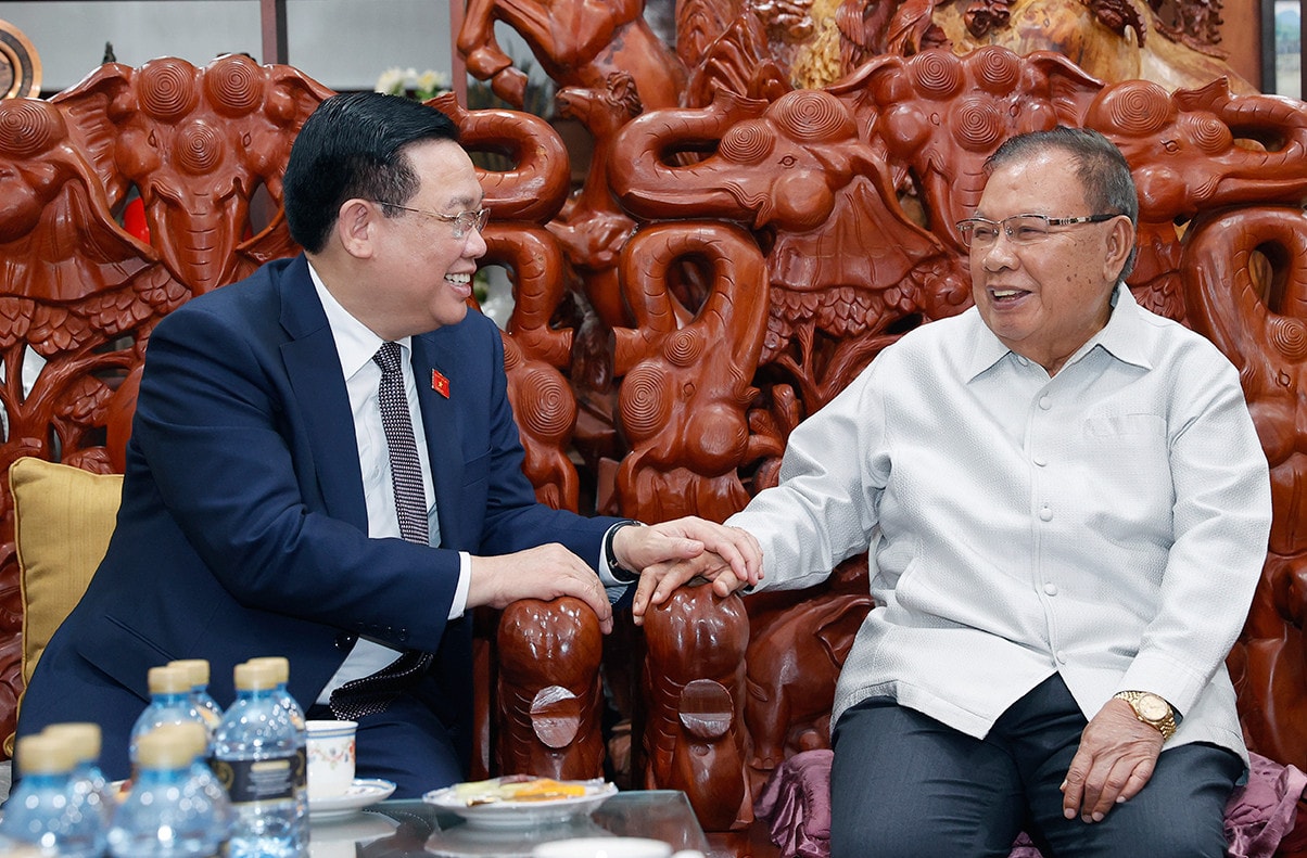 Chủ tịch Quốc hội Vương Đình Huệ thăm các nguyên lãnh đạo cấp cao của Lào -0