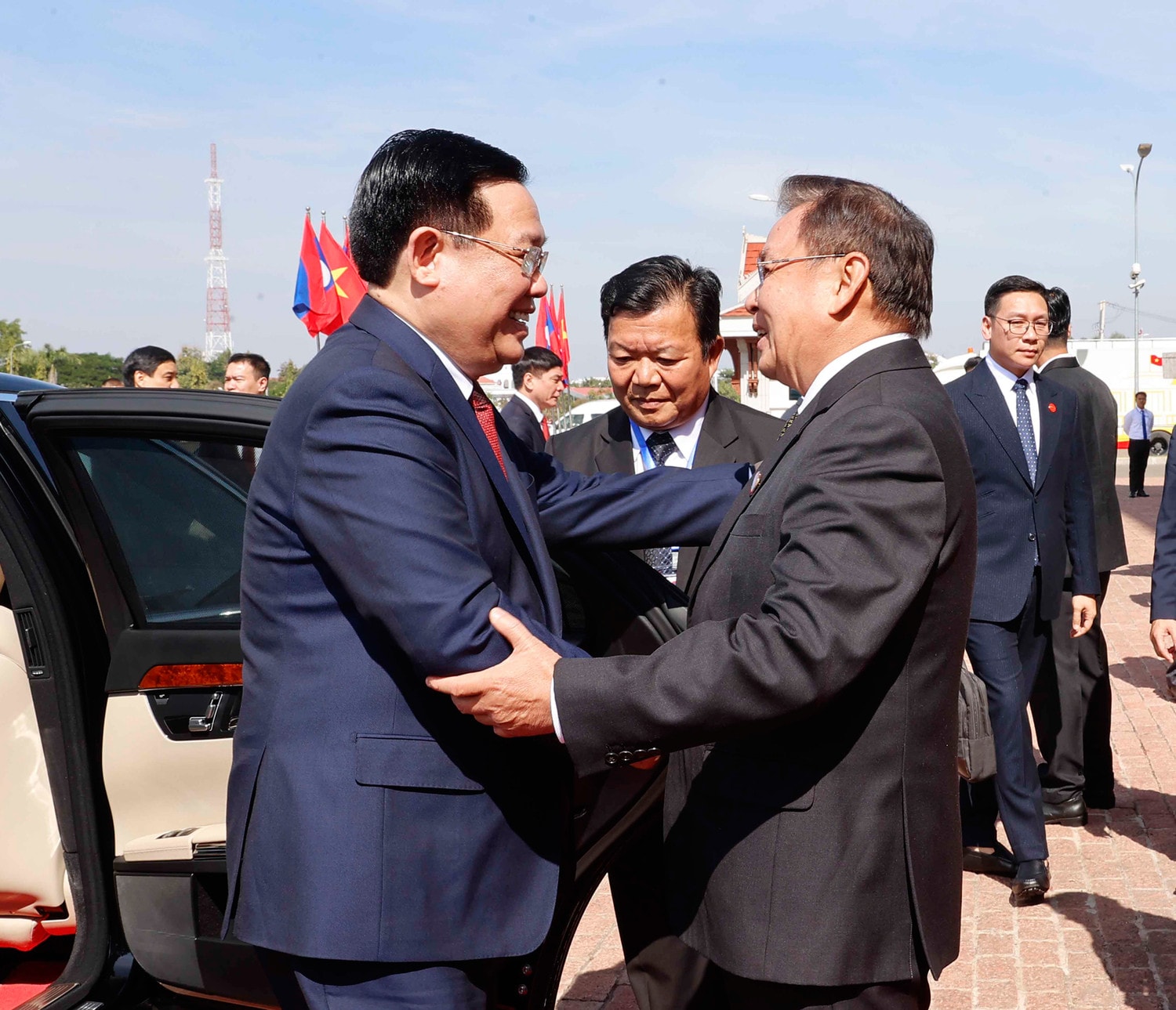 Chủ tịch Quốc hội Vương Đình Huệ hội đàm với Chủ tịch Quốc hội Lào Saysomphone Phomvihane -0