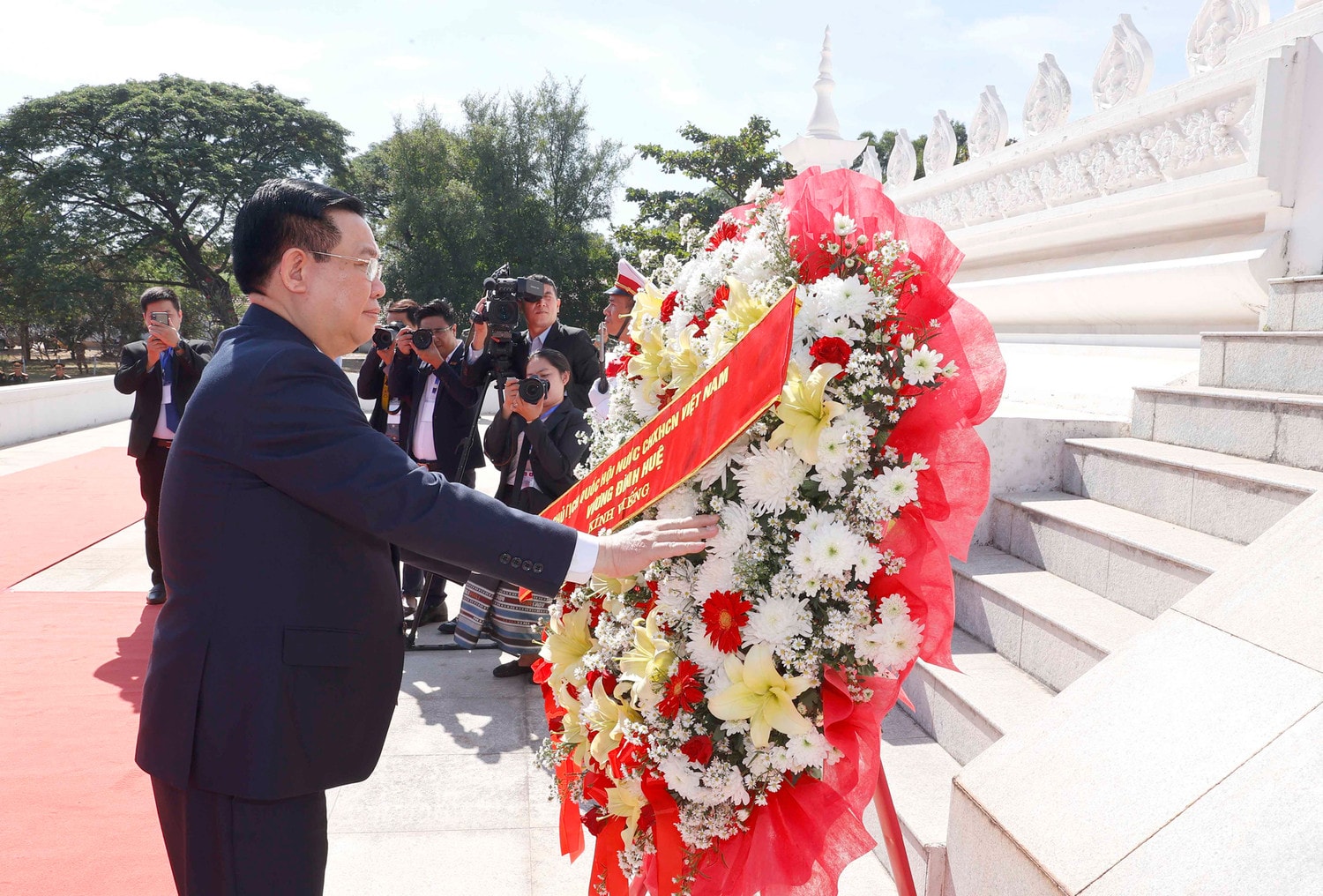 Chủ tịch Quốc hội Vương Đình Huệ hội đàm với Chủ tịch Quốc hội Lào Saysomphone Phomvihane -2