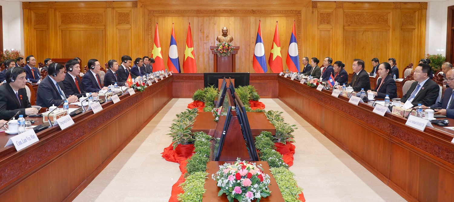 Chủ tịch Quốc hội Vương Đình Huệ hội đàm với Chủ tịch Quốc hội Lào Saysomphone Phomvihane -0