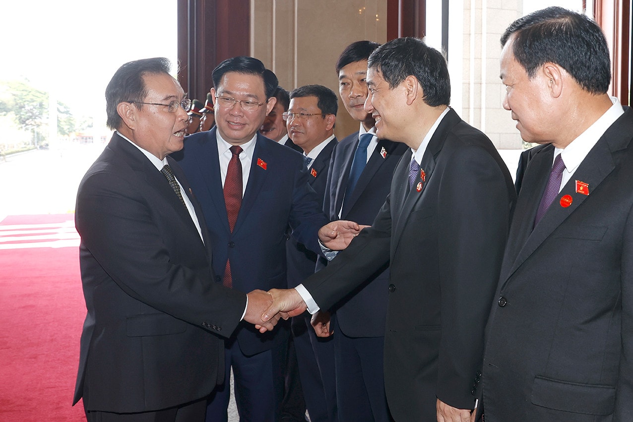 Chủ tịch Quốc hội Vương Đình Huệ hội đàm với Chủ tịch Quốc hội Lào Saysomphone Phomvihane -0
