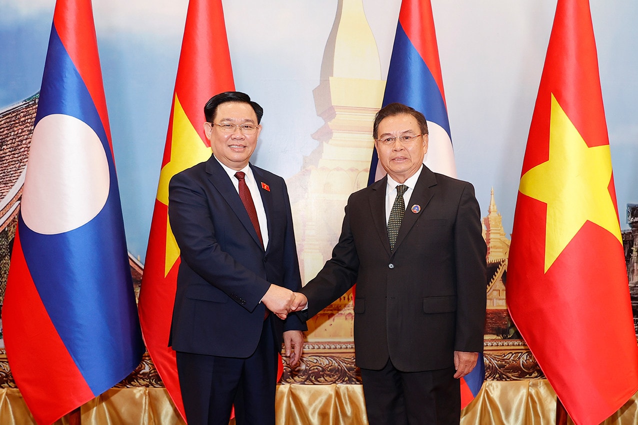 Chủ tịch Quốc hội Vương Đình Huệ hội đàm với Chủ tịch Quốc hội Lào Saysomphone Phomvihane -0