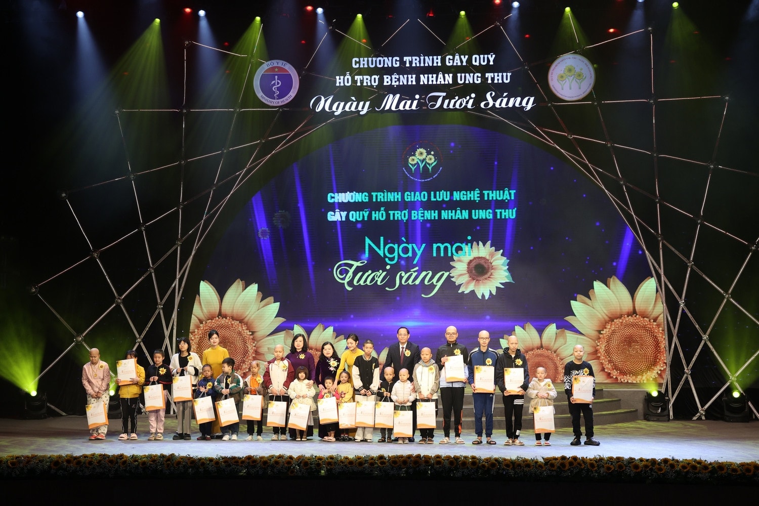 Phát động chiến dịch ủng hộ bệnh nhân ung thư nghèo -0