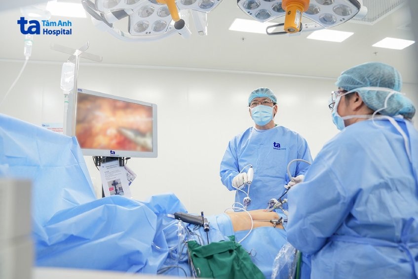 Thức ăn ứ đọng ở thực quản gây viêm phổi, bác sĩ cảnh báo -0