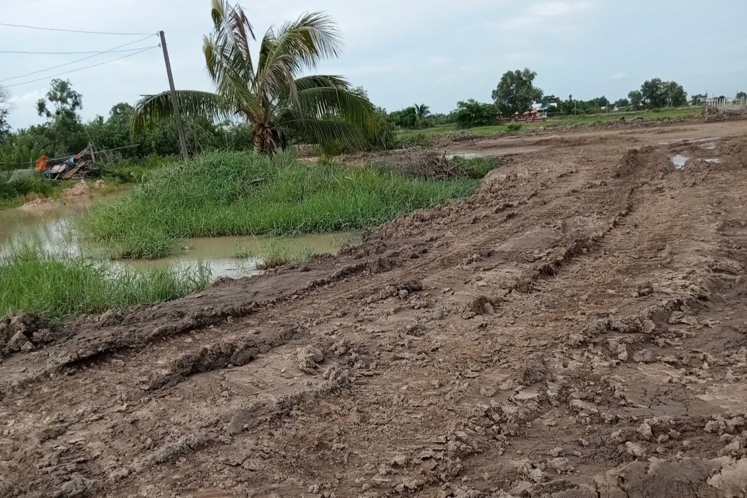Long An: Mòn mỏi chờ nhận tiền đền bù vì vướng chủ cũ khu đất đã bán 10 năm trước lôi ra kiện -0
