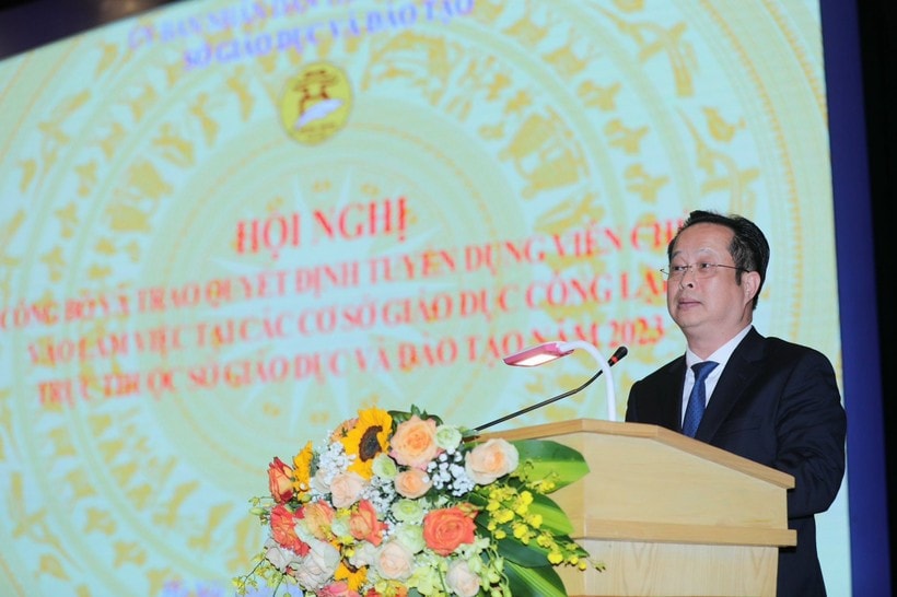 Hà Nội: Trao quyết định bổ sung gần 400 viên chức ngành giáo dục -0