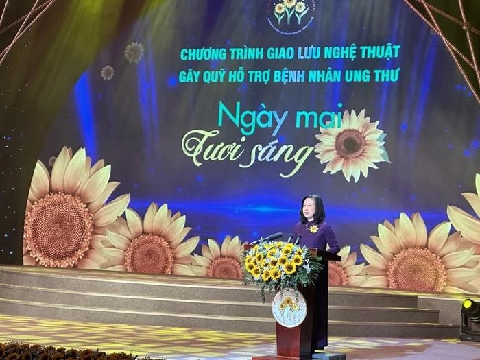 Phát động chiến dịch ủng hộ bệnh nhân ung thư nghèo -0