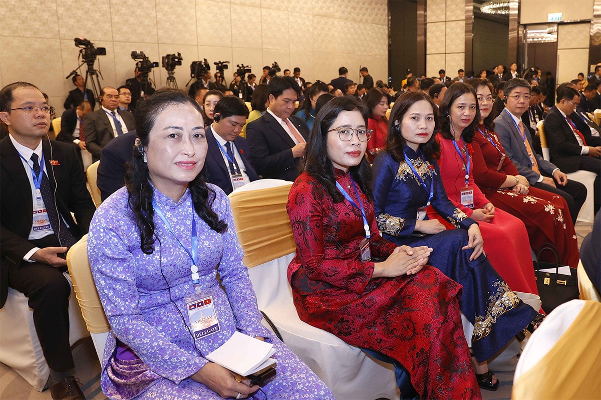 Chủ tịch Quốc hội Vương Đình Huệ dự khai mạc Hội nghị cấp cao Quốc hội 3 nước Campuchia - Lào - Việt Nam lần thứ nhất -0