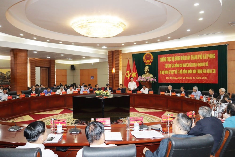 Thường trực HĐND thành phố Hải Phòng tiếp xúc với nguyên lãnh đạo chủ chốt thành phố lấy ý kiến tham gia vào nội dung Kỳ họp thường lệ cuối năm 2023, HĐND thành phố khóa XVI - ẢNH HOÀNG TÙNG