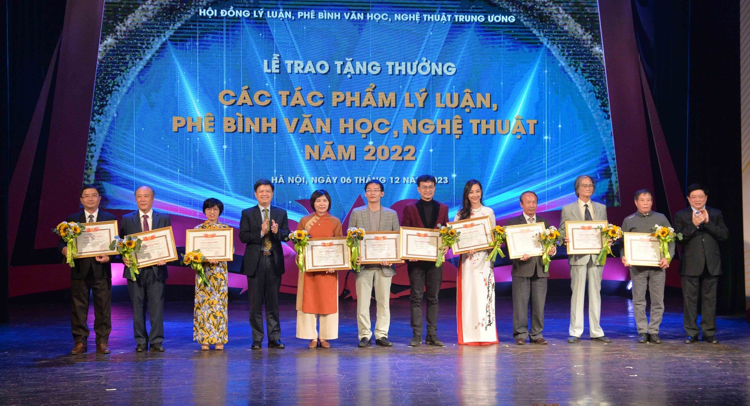 Các tác giả, nhóm tác giả được trao tặng thưởng mức C