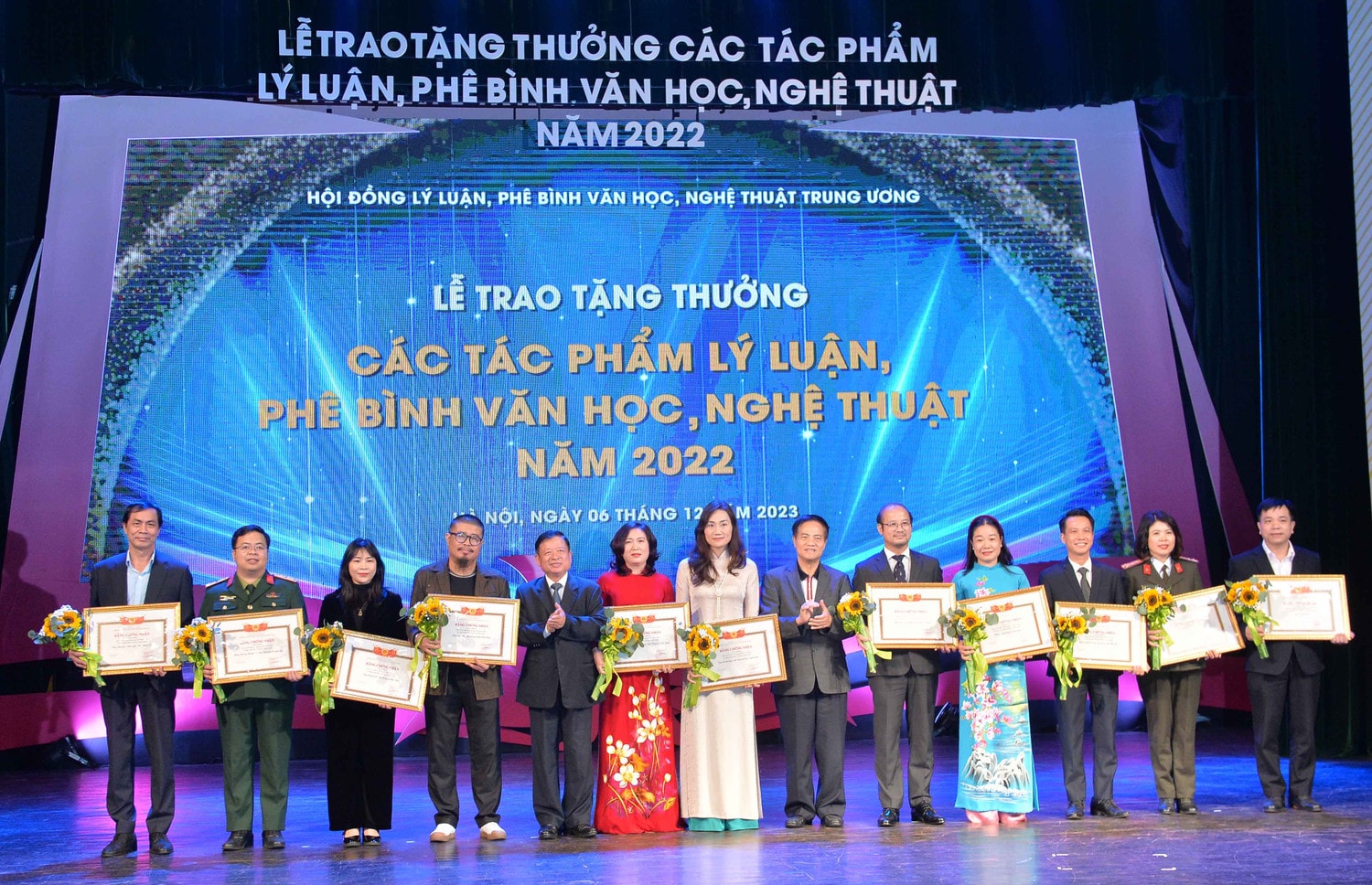 11 đơn vị được trao tặng thưởng về thành tích đóng góp cho sự nghiệp phát triển lý luận, phê bình văn học, nghệ thuật