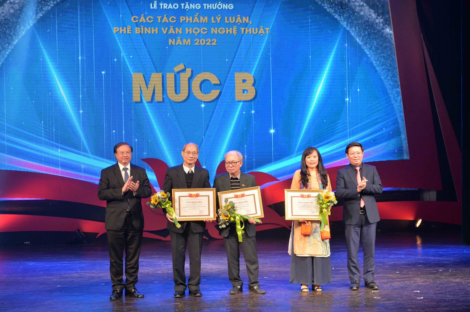 Các tác giả, nhóm tác giả được trao tặng thưởng mức B