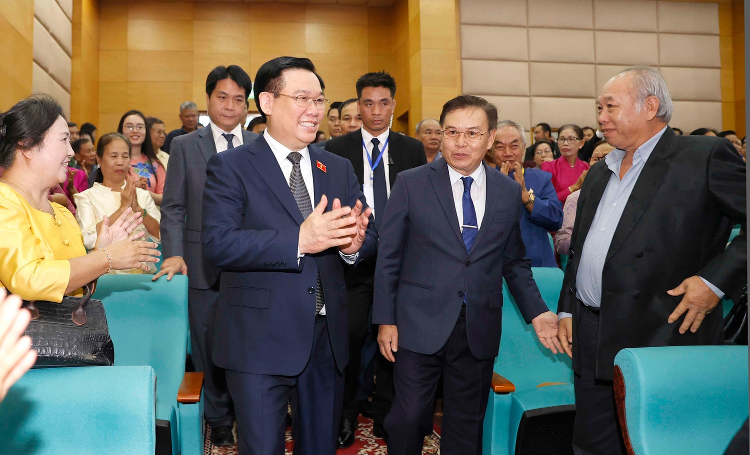 Chủ tịch Quốc hội Vương Đình Huệ: Dù thời cuộc đổi thay, tình cảm thủy chung, son sắt Việt - Lào mãi luôn không thay đổi -0