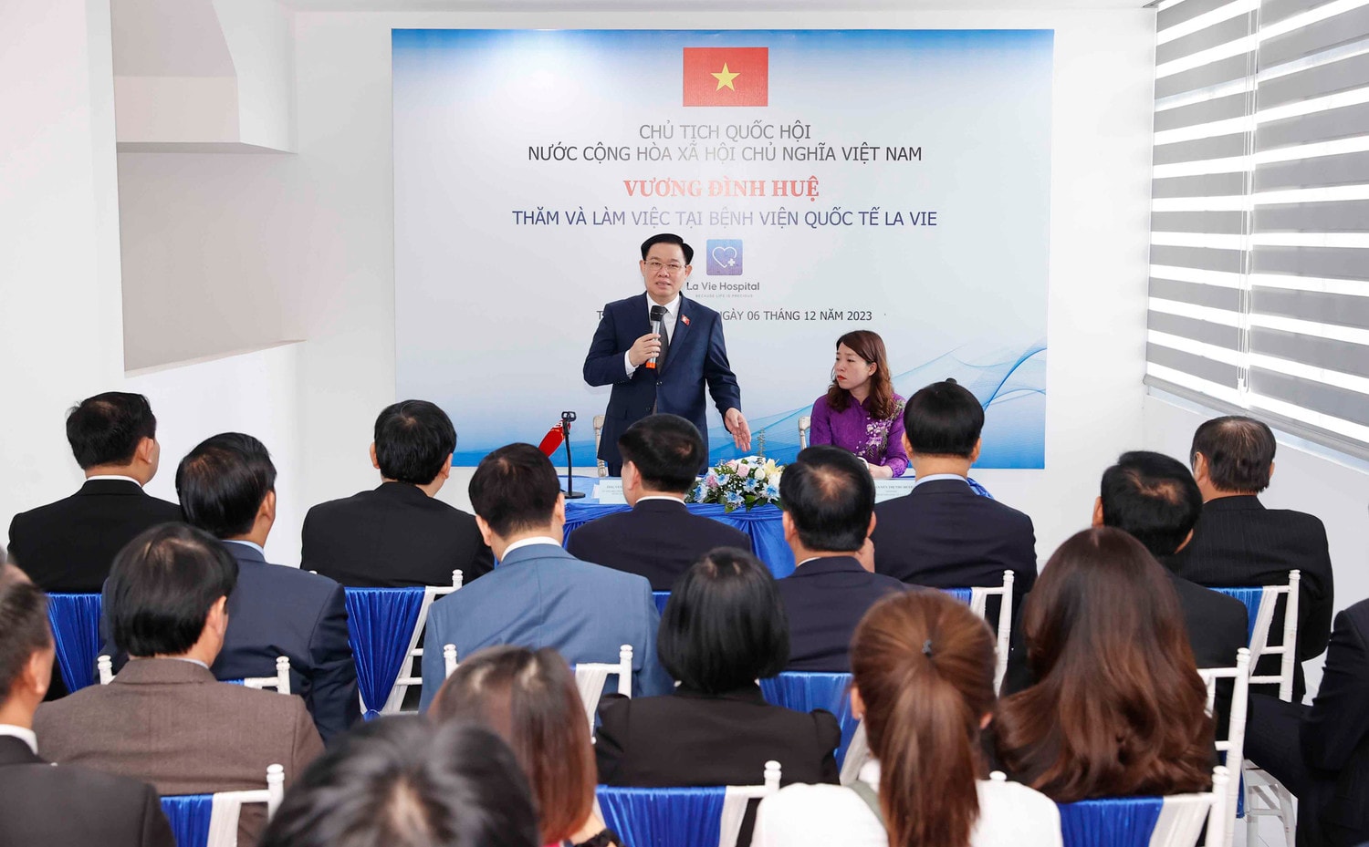 Chủ tịch Quốc hội Vương Đình Huệ thăm Bệnh viện Lavie, Lào -0