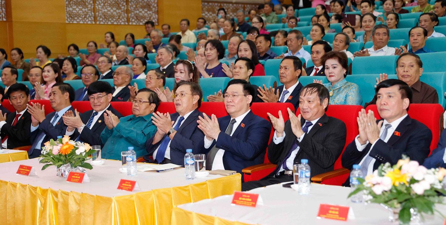 Chủ tịch Quốc hội Vương Đình Huệ: Dù thời cuộc đổi thay, tình cảm thủy chung, son sắt Việt - Lào mãi luôn không thay đổi -0