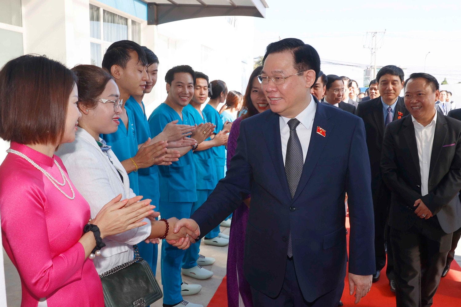 Chủ tịch Quốc hội Vương Đình Huệ thăm Bệnh viện Lavie, Lào -0