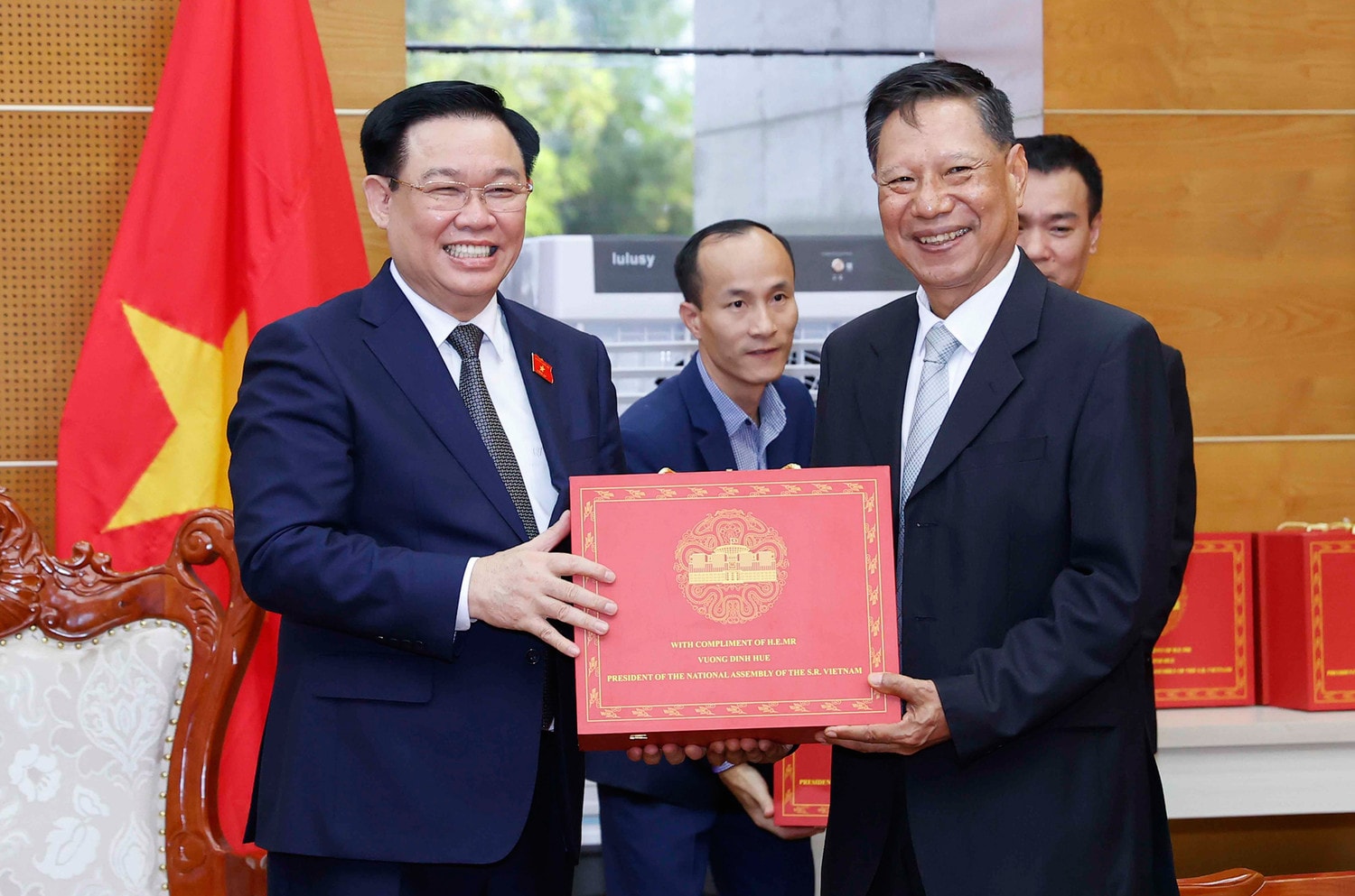 Chủ tịch Quốc hội Vương Đình Huệ: Dù thời cuộc đổi thay, tình cảm thủy chung, son sắt Việt - Lào mãi luôn không thay đổi -0