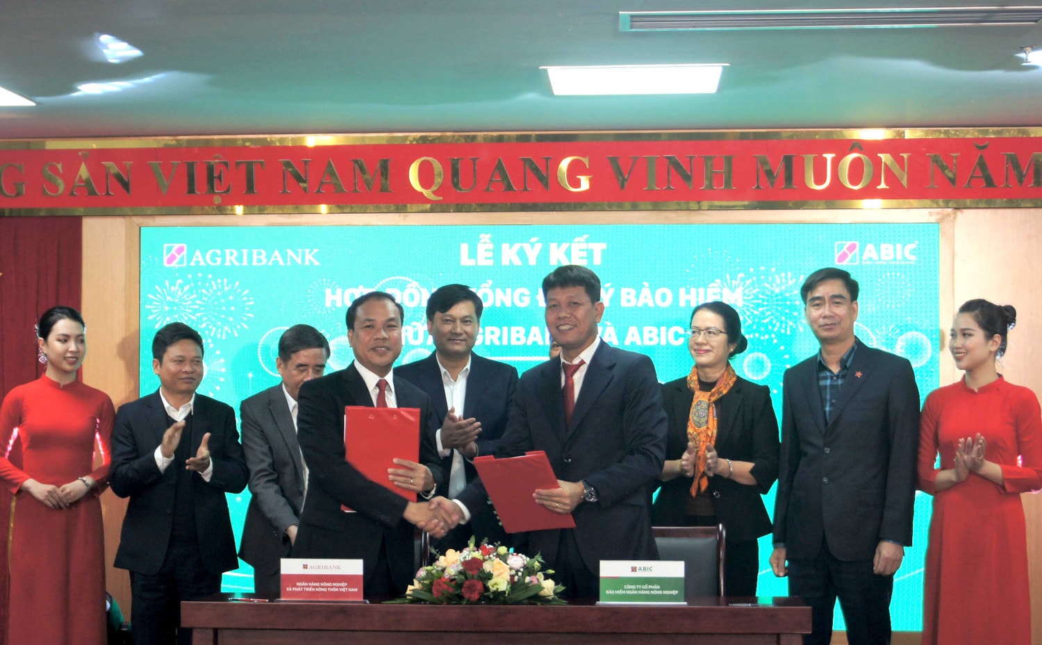 Toàn cảnh Lễ ký Bảo hiểm Agribank tổ chức Lễ ký hợp đồng tổng đại lý bảo hiểm -0