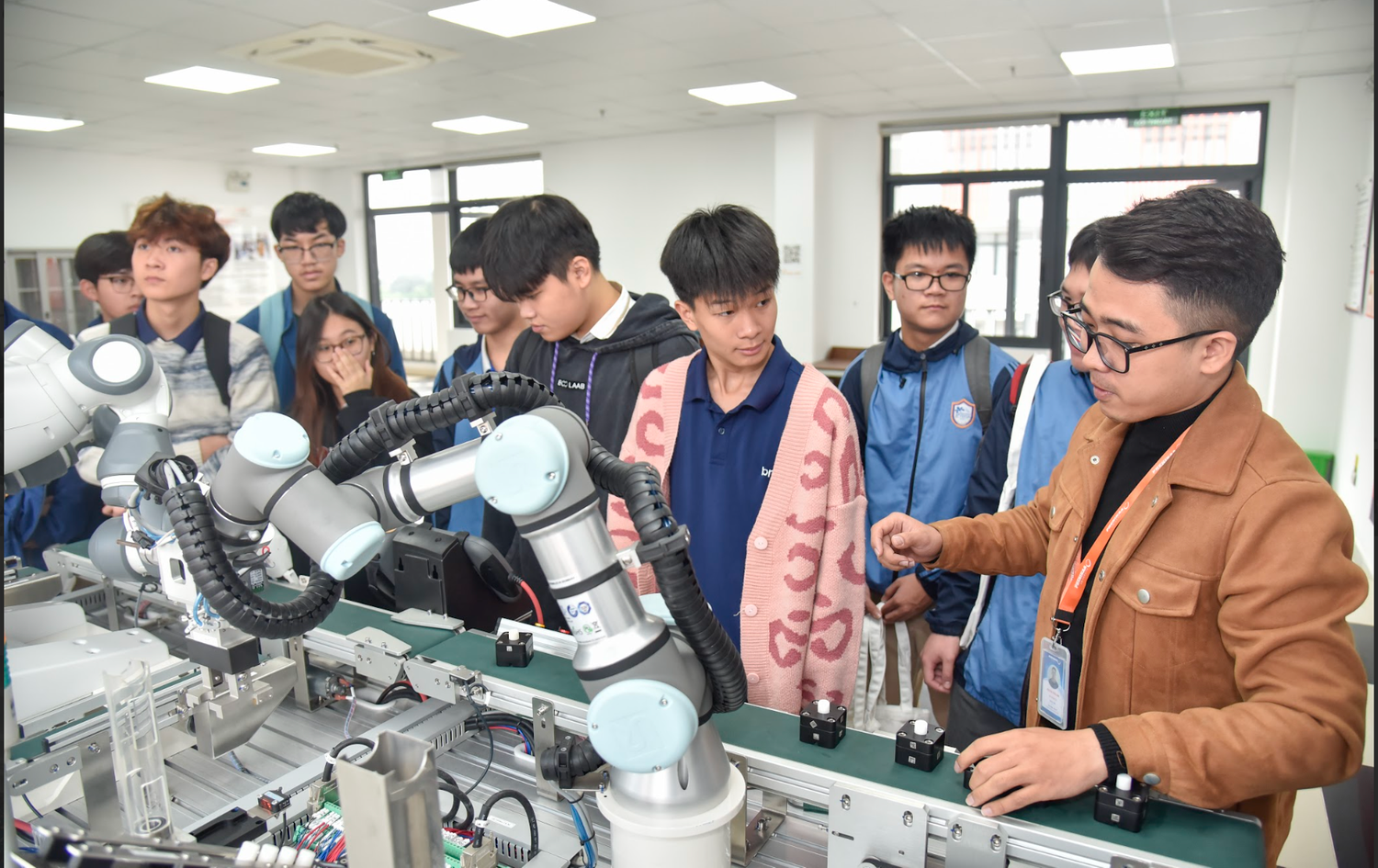 Đưa học sinh đi trải nghiệm ở trường đại học – Mô hình hướng nghiệp hiệu quả -0